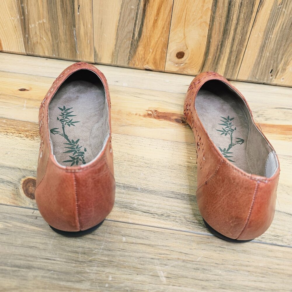 Easy Spirit Saddle Embroidered Flats - Picture 5 of 7